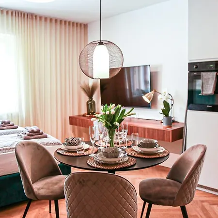 Apartment Ju3 *